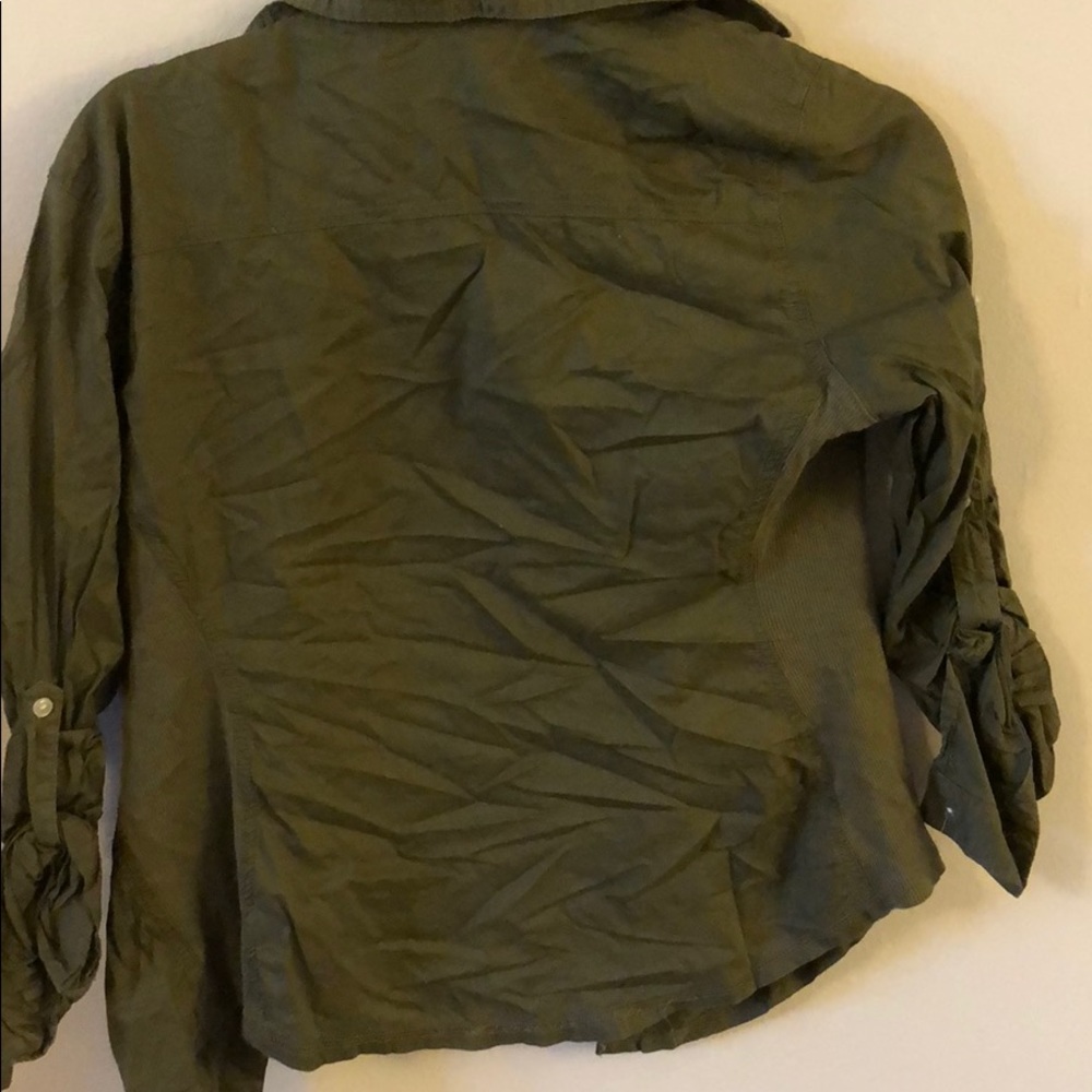 Green button down - Picture 3 of 4